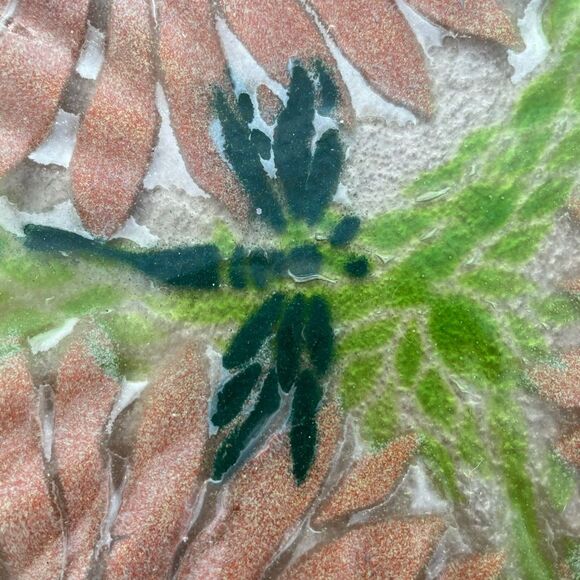 Gorgeous green glass pleated flat vase with pink petals flowers & dragonfly,12in - Picture 3 of 6